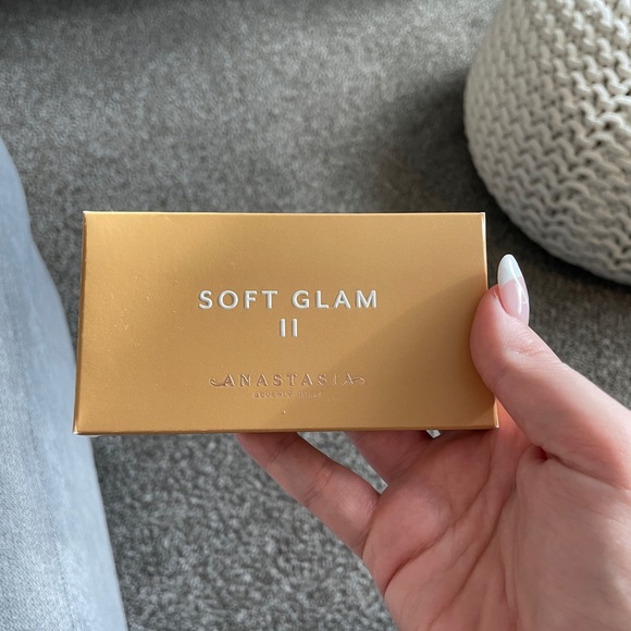 Anastasia Beverly Hills Soft Glam II Mini Eyeshadow Palette - Picture 2 of 4